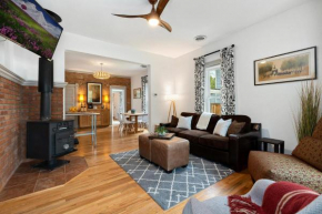 Lola House! Cozy Comfort, Prime Old Town Location